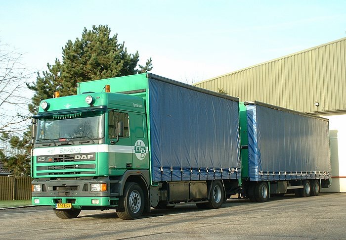 DAF 95.360 met taut-opbouw