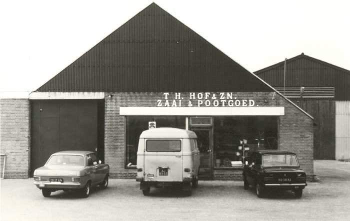 Winkel en oude ingang loods